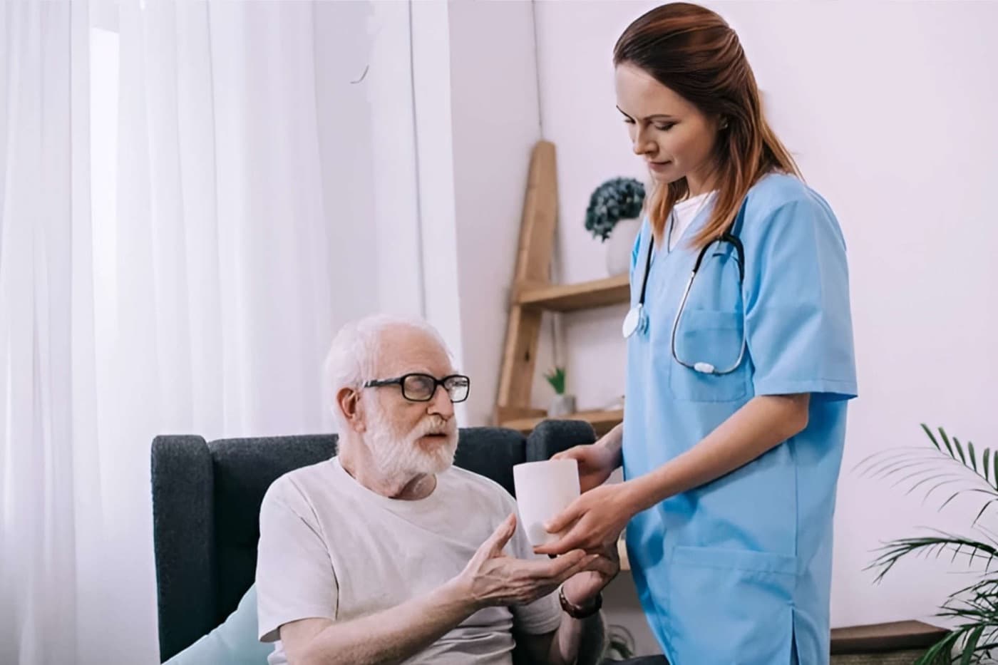 A licensed agent helping a senior with their Medicare coverage
